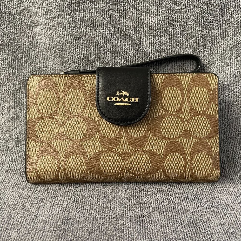 NWOT Coach Phone Tech Wallet with Colorblock Signature Canvas and Wrist Strap